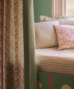Liberty Interiors Furnishing Fabrics^Betsy Flora Cotton in Slipper