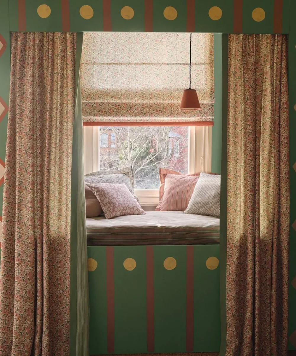 Liberty Interiors Furnishing Fabrics^Betsy Flora Cotton in Slipper