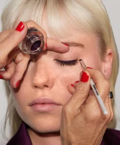 Jones Road Tools & Wash Bags^The Precision Eyeliner Brush